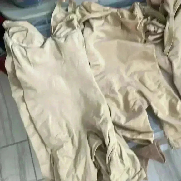 SKIMS- NWOB Sculpting Seamless Mid Thigh Bodysuit Color- Variation Nude - Picture 5 of 7